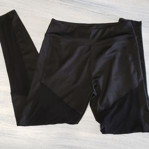 🌵EUC BLACK YOGA PANTS W/MESH